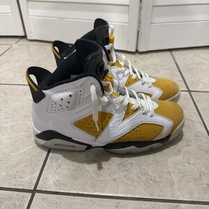 Jordan 6 Yellow Orche size 9